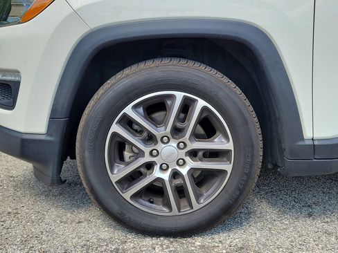 Used 2019 Jeep Compass Latitude FWD image 7