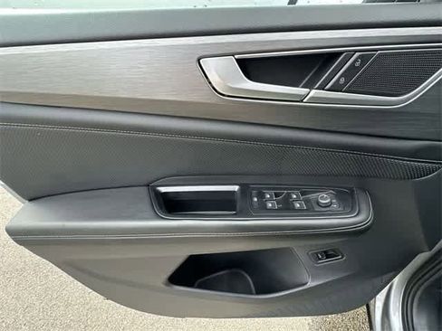 Used 2024 Volkswagen Atlas Cross Sport SE image 17