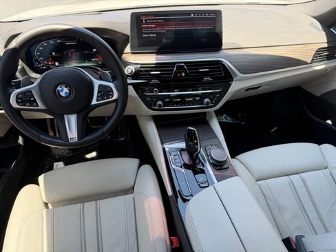 Used 2022 BMW M550i xDrive AWD/4WD image 17