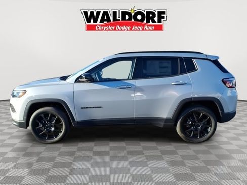 New 2025 Jeep Compass Latitude w/ Convenience Group AWD/4WD image 4