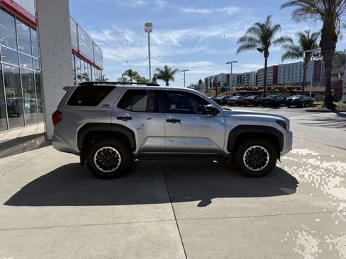 Certified 2025 Toyota 4Runner TRD Off-Road Premium image 4