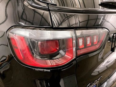 Used 2018 Jeep Compass Latitude w/ Popular Equipment Group AWD/4WD image 28