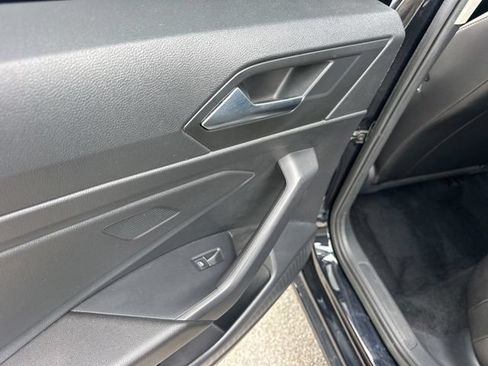 Used 2022 Volkswagen Jetta SE w/ Panoramic Sunroof Package FWD image 14