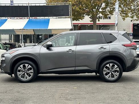 Used 2023 Nissan Rogue SV image 7