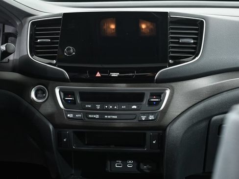 Used 2025 Honda Passport TrailSport image 9