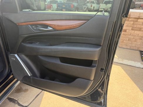 Used 2017 Cadillac Escalade ESV Premium Luxury image 20