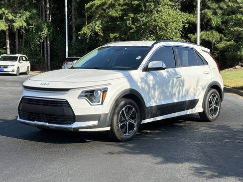 Used 2023 Kia Niro EX FWD image 5