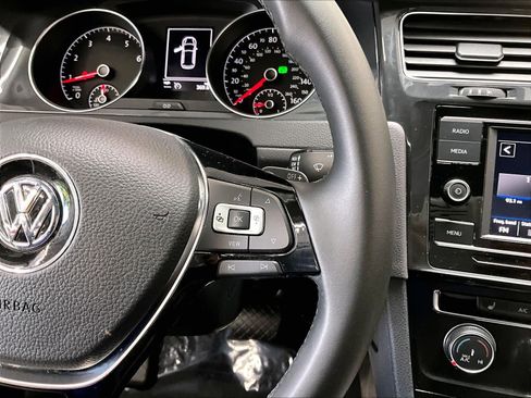 Used 2021 Volkswagen Golf 4-Door FWD image 20