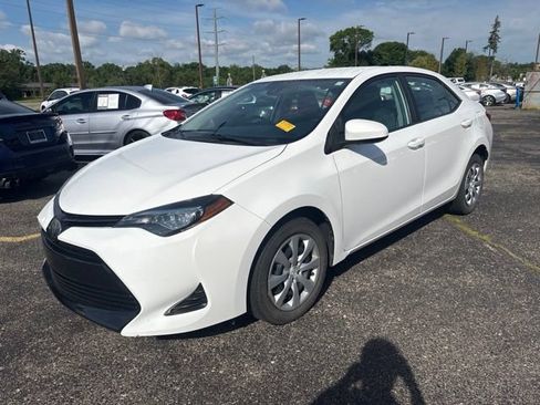 Used 2019 Toyota Corolla LE FWD image 1