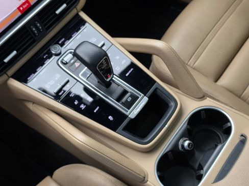 Used 2020 Porsche Cayenne AWD/4WD image 24