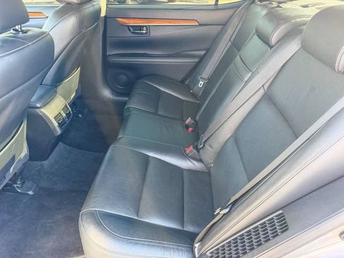 Used 2015 Lexus ES 300h w/ Navigation System Package FWD image 22
