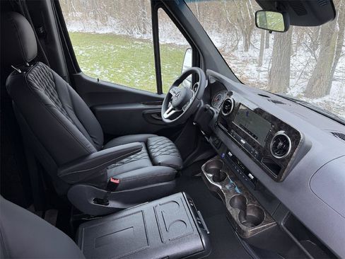 Used 2024 Mercedes-Benz Sprinter 3500 image 29