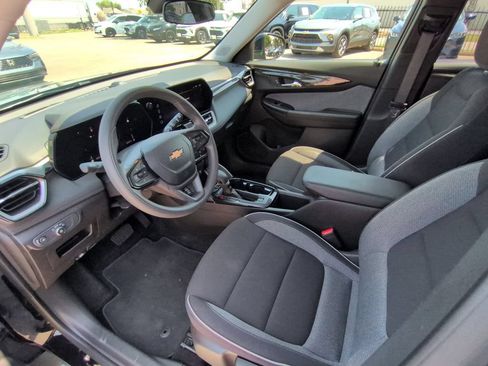 Used 2025 Chevrolet TrailBlazer LT AWD/4WD image 15