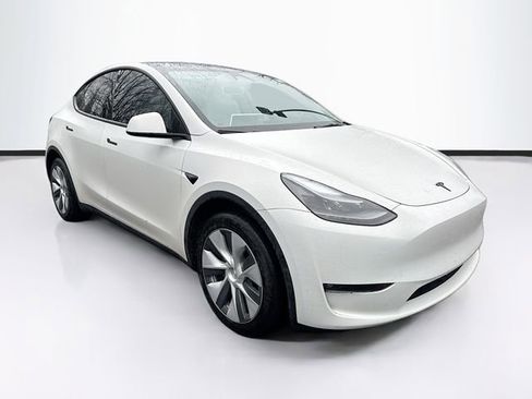 Used 2024 Tesla Model Y Long Range image 1