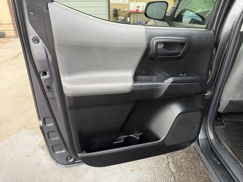 Used 2022 Toyota Tacoma SR AWD/4WD image 27