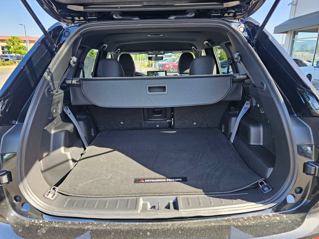 New 2026 Mitsubishi Outlander LE AWD/4WD image 11