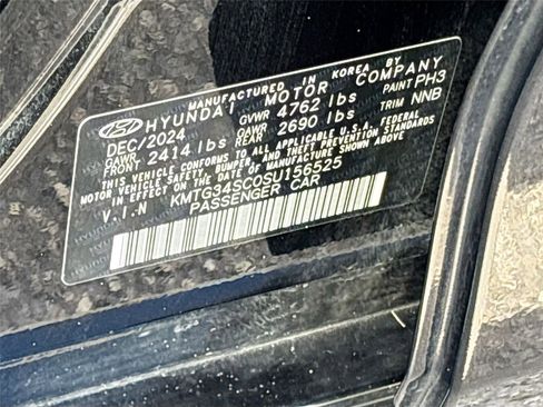 Used 2025 Genesis G70 2.5T RWD image 32