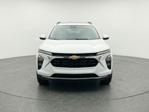 Used 2025 Chevrolet Trax LT FWD image 2