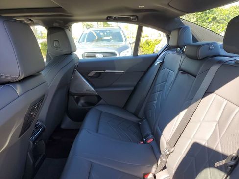 Used 2025 BMW 530i image 11