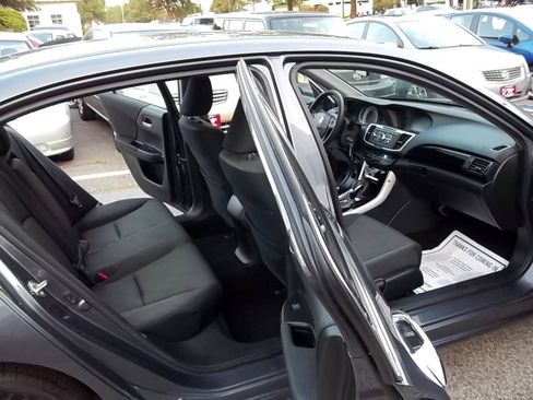 Used 2017 Honda Accord LX image 7