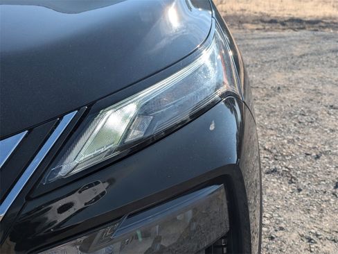 Used 2023 Nissan Rogue S image 9