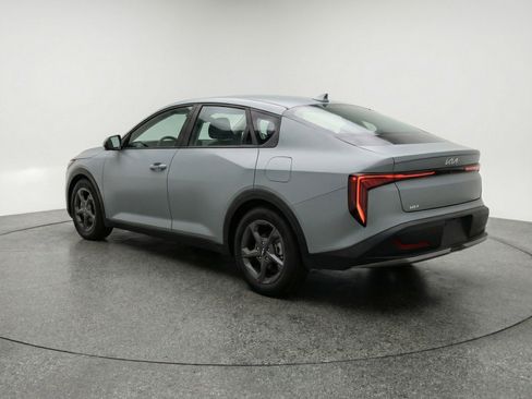 Used 2025 Kia K4 LXS FWD image 6
