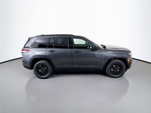 New 2026 Jeep Grand Cherokee Laredo image 8