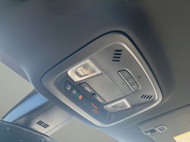 Used 2023 Chevrolet Traverse LT w/ LPO, Cargo Package AWD/4WD image 24