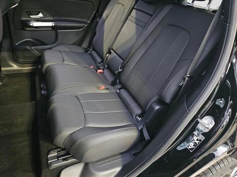 Used 2025 Mercedes-Benz GLB 250 image 17