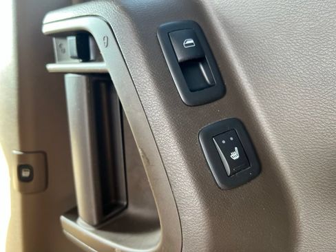 Used 2013 Chrysler Town & Country Touring-L w/ Driver Convenience Group FWD image 28