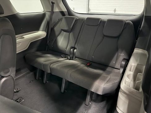 Used 2023 Kia Carnival LX FWD image 29