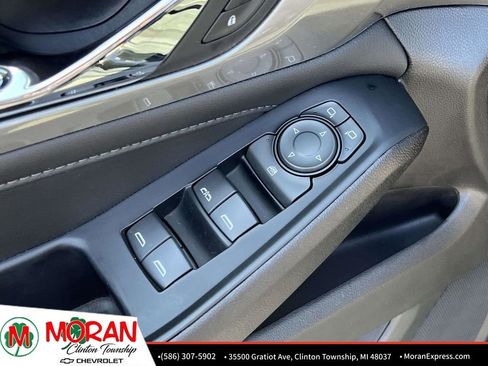 Certified 2023 Chevrolet Traverse LT FWD image 17
