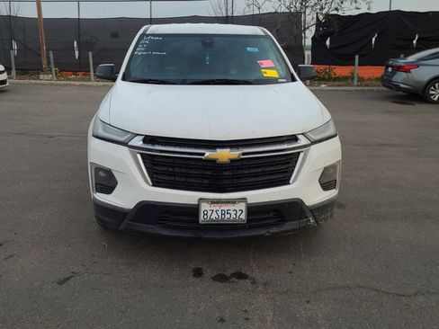 Used 2022 Chevrolet Traverse LS image 2