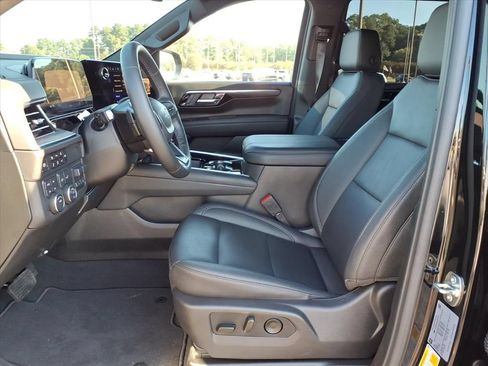 Used 2025 Chevrolet Tahoe Z71 w/ Comfort Package AWD/4WD image 3
