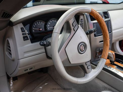 Used 2005 Cadillac XLR RWD image 38