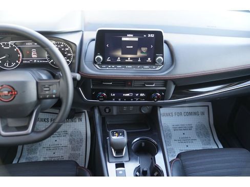 Used 2025 Nissan Rogue SV image 15