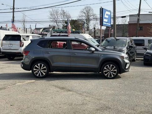 Used 2023 Volkswagen Taos SE FWD image 12