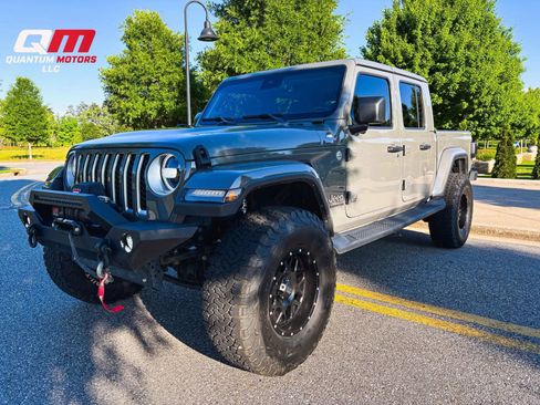 Used 2021 Jeep Gladiator Overland w/ Popular Equipment Package AWD/4WD image 2