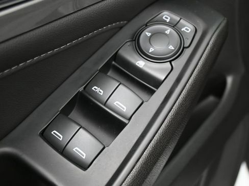 Used 2023 Chevrolet Traverse LT image 14