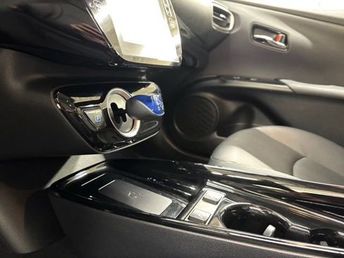 Used 2022 Toyota Prius Prime XLE FWD image 18