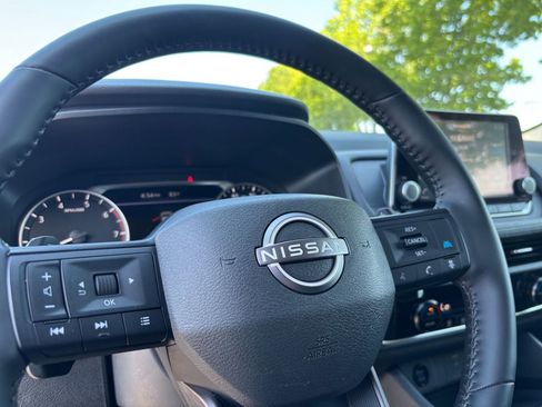 Used 2025 Nissan Rogue SV AWD/4WD image 31