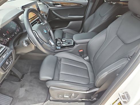 Used 2024 BMW X4 xDrive30i w/ Parking Assistance Package AWD/4WD image 14