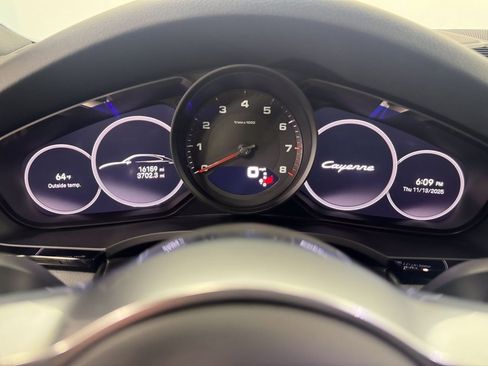 Used 2023 Porsche Cayenne Base image 14
