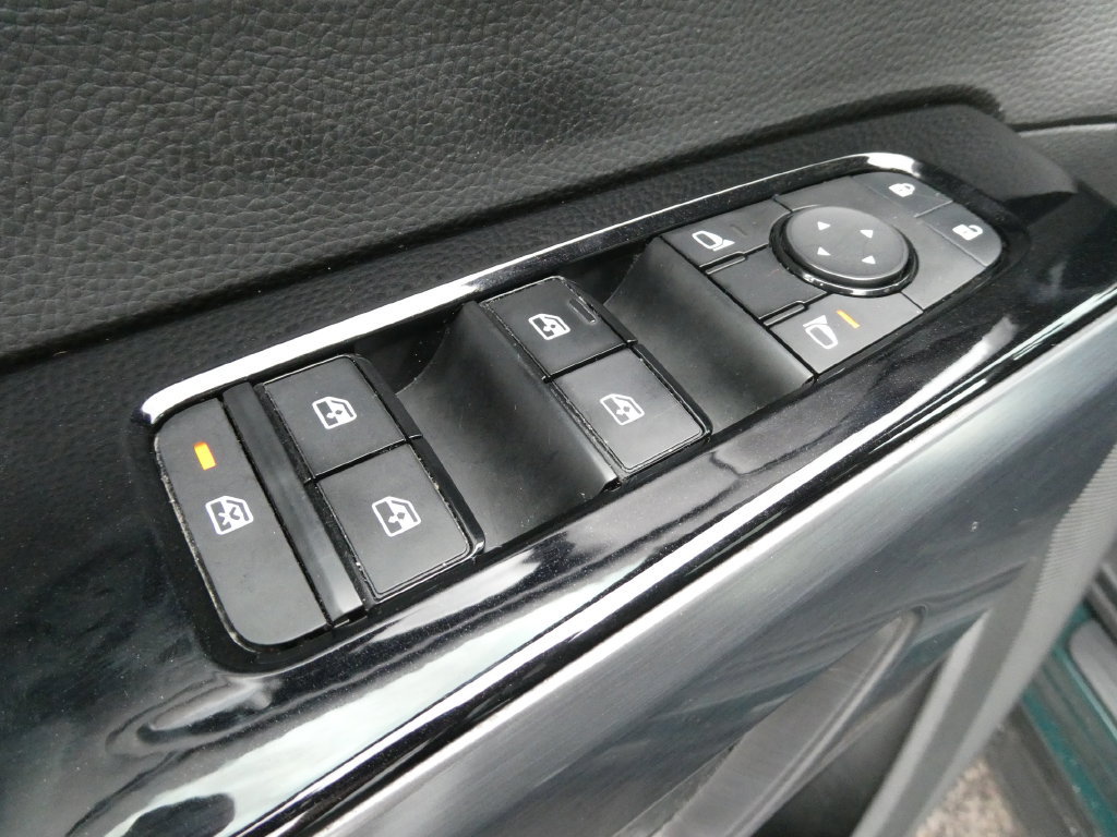 Used 2023 Nissan Pathfinder SL AWD/4WD image 26