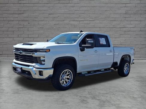 Used 2025 Chevrolet Silverado 2500 LT w/ Convenience Package AWD/4WD image 6