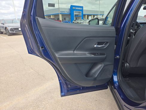 Used 2025 Nissan Kicks SV image 14