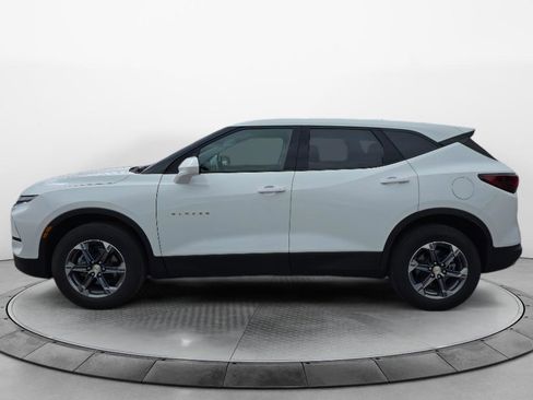 Certified 2025 Chevrolet Blazer LT AWD/4WD image 2