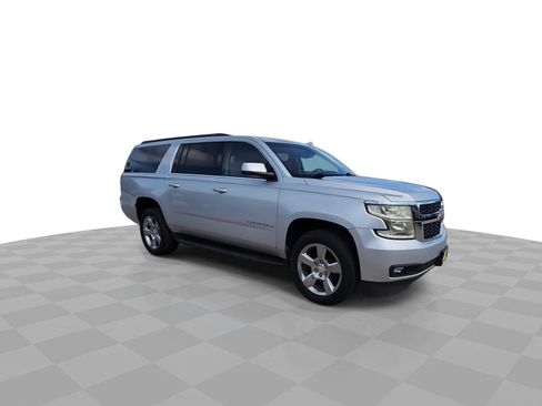 Used 2020 Chevrolet Suburban LT RWD image 11