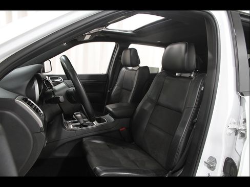 Used 2020 Jeep Grand Cherokee Altitude AWD/4WD image 5
