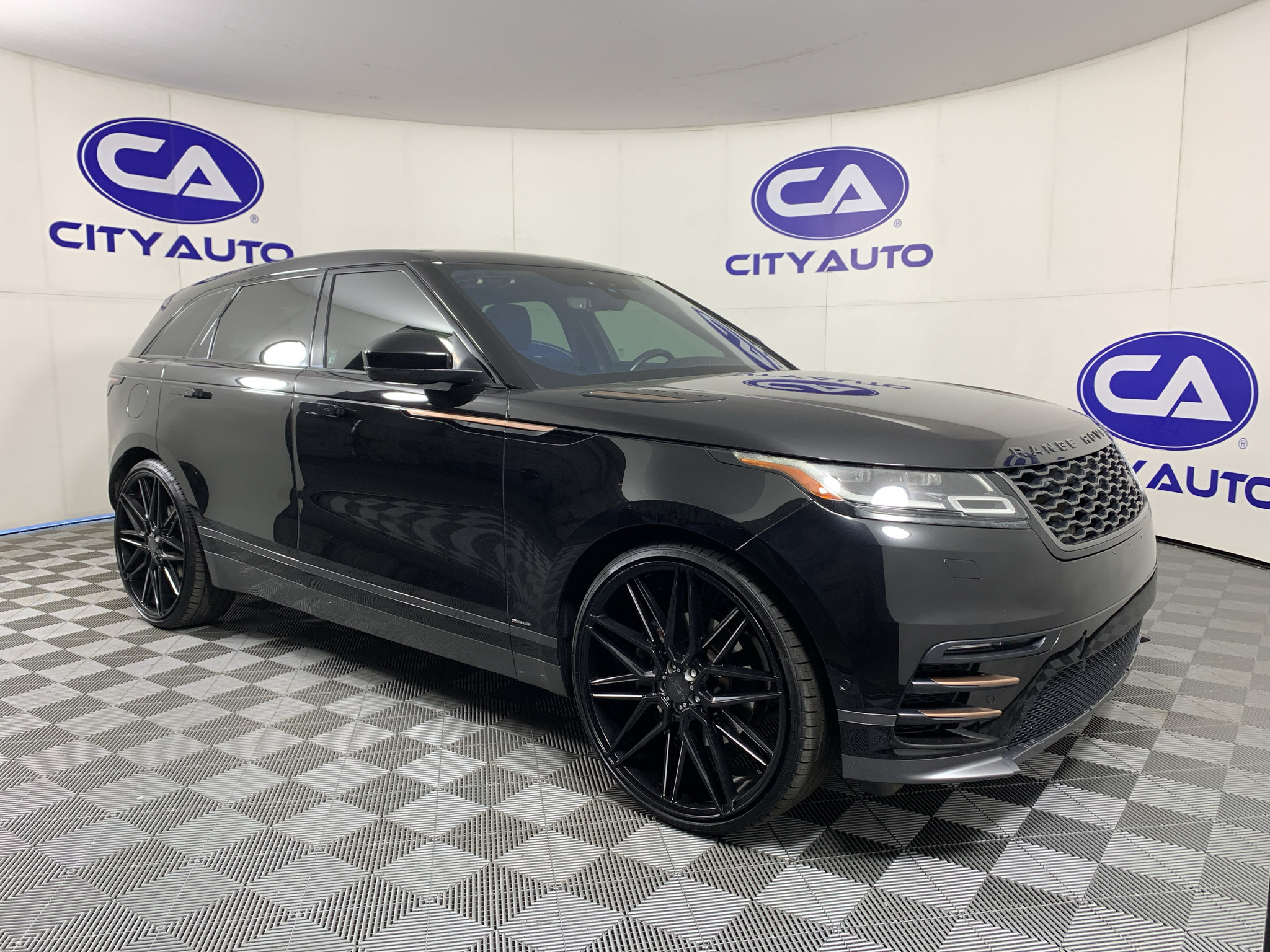 Used 2018 Land Rover Range Rover Velar R-Dynamic SE AWD/4WD image 1